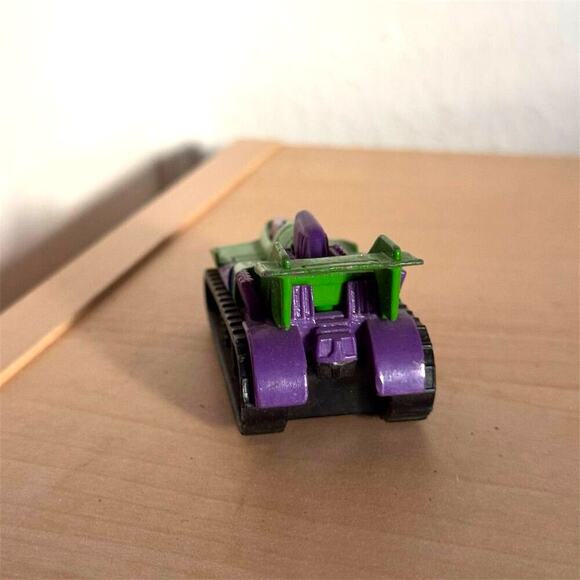 Vintage 1992 Hot Wheels Treadator Tank 1:64 Green Purple All Terrain - Picture 5 of 9